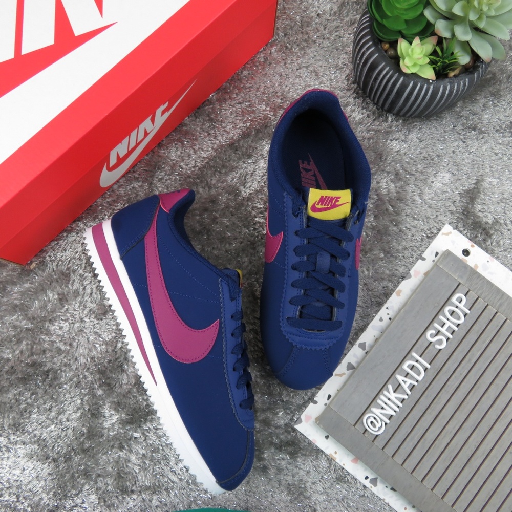 Nike Classic Cortez Leather Sneakers - Picture 2 of 5